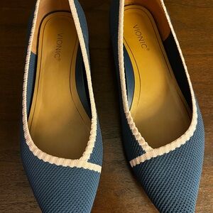 Vionic flats - like new!